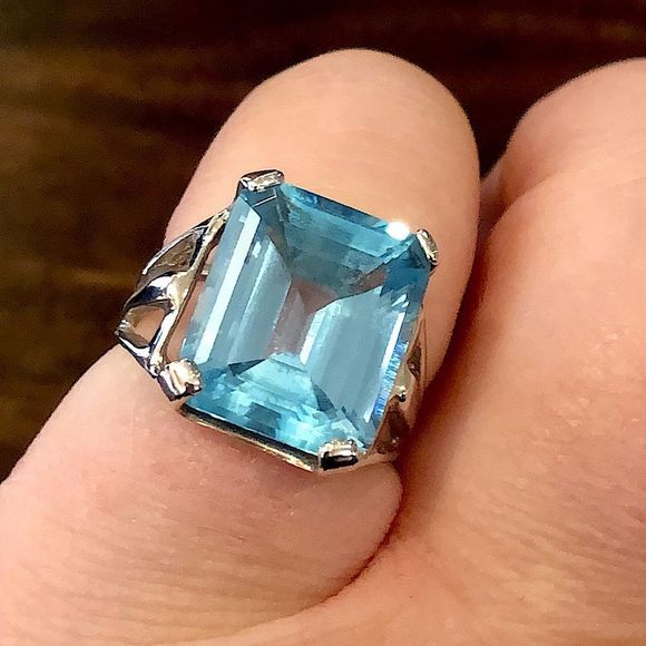 NEW Sterling Silver Rectangle Cut Blue Topaz Ring Sz 7 - Picture 2 of 8